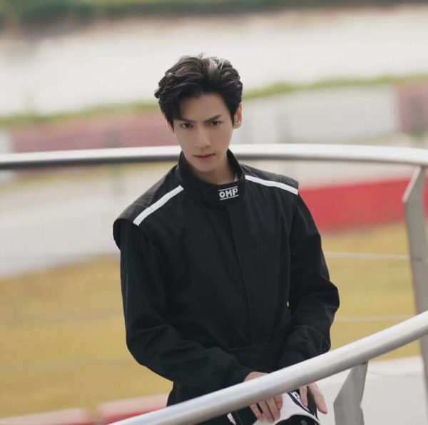 Luo Yunxi looks very handsome in the live video streaming - CPOP HOME