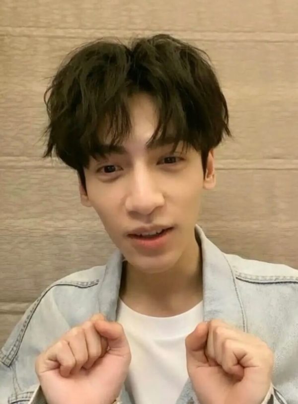 Luo Yunxi looks very handsome in the live video streaming CPOP HOME