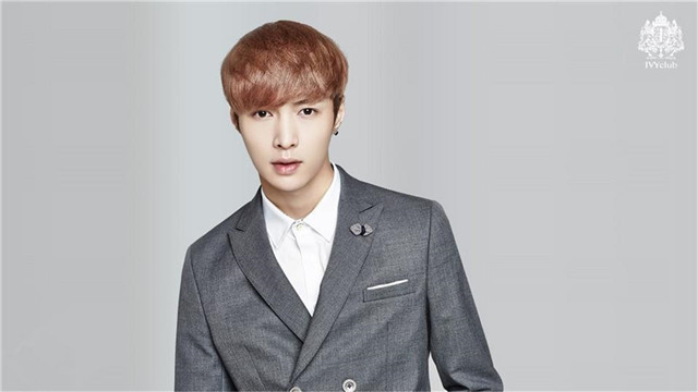 Lay Zhang