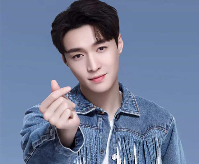 Lay Zhang