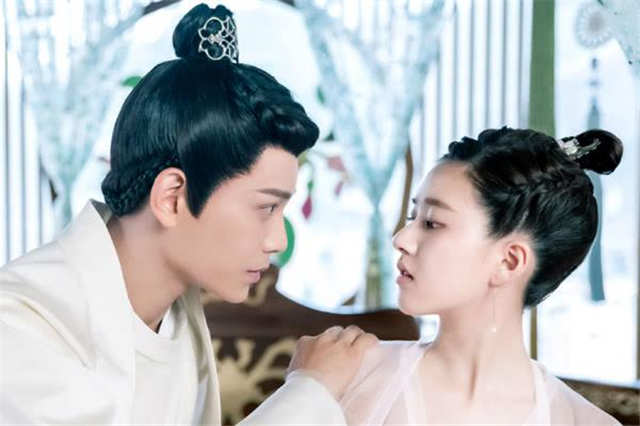 Ryan Ding Yuxi rumored girlfriend Rosy Zhao Lusi