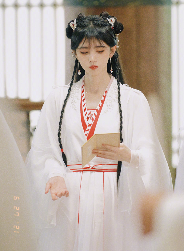 Ju Jingyi5