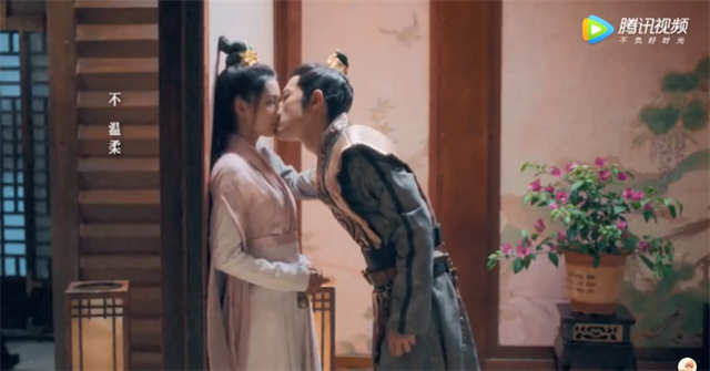 Xiao Zhan Li Qin Kissing scene