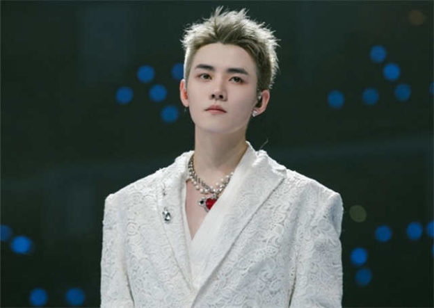 R1SE Ren Hao partners The9 Snow Kong Xue’er in “Ming Mei Shan Qu