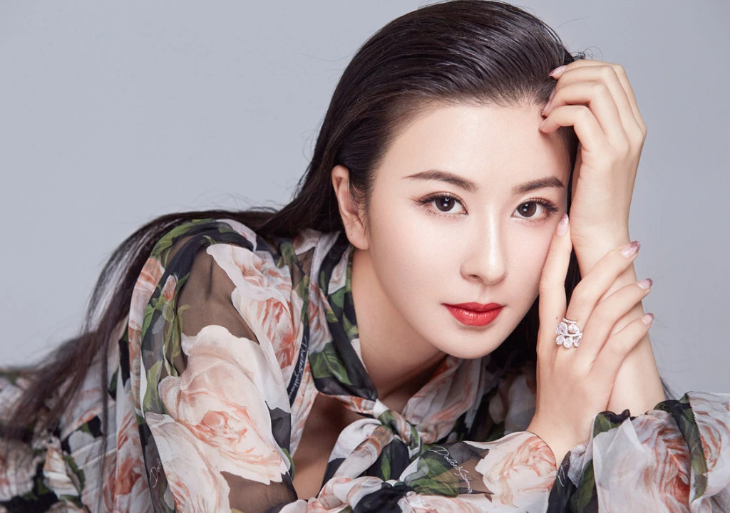 Yi Liyuan (伊丽媛) Profile