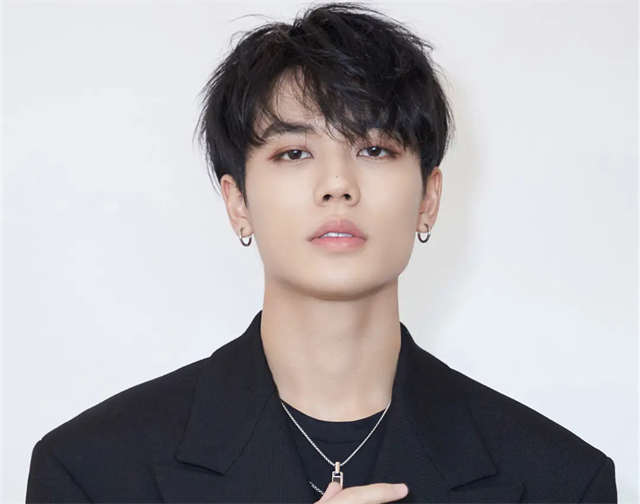 Lin Yanjun Is Suspected of Being in a Relationship