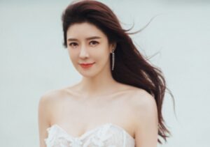 Zhou Weitong (Cica Zhou, 周韦彤) Profile