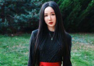 Lou Yixiao (娄艺潇) Profile