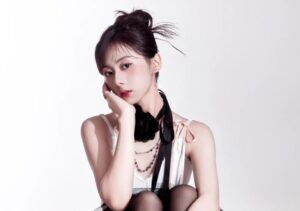 Deng xinyue perfil
